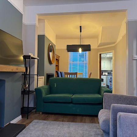 Stylish, Spacious And Central 4 Bedroom House เบลฟาสต์ ภายนอก รูปภาพ